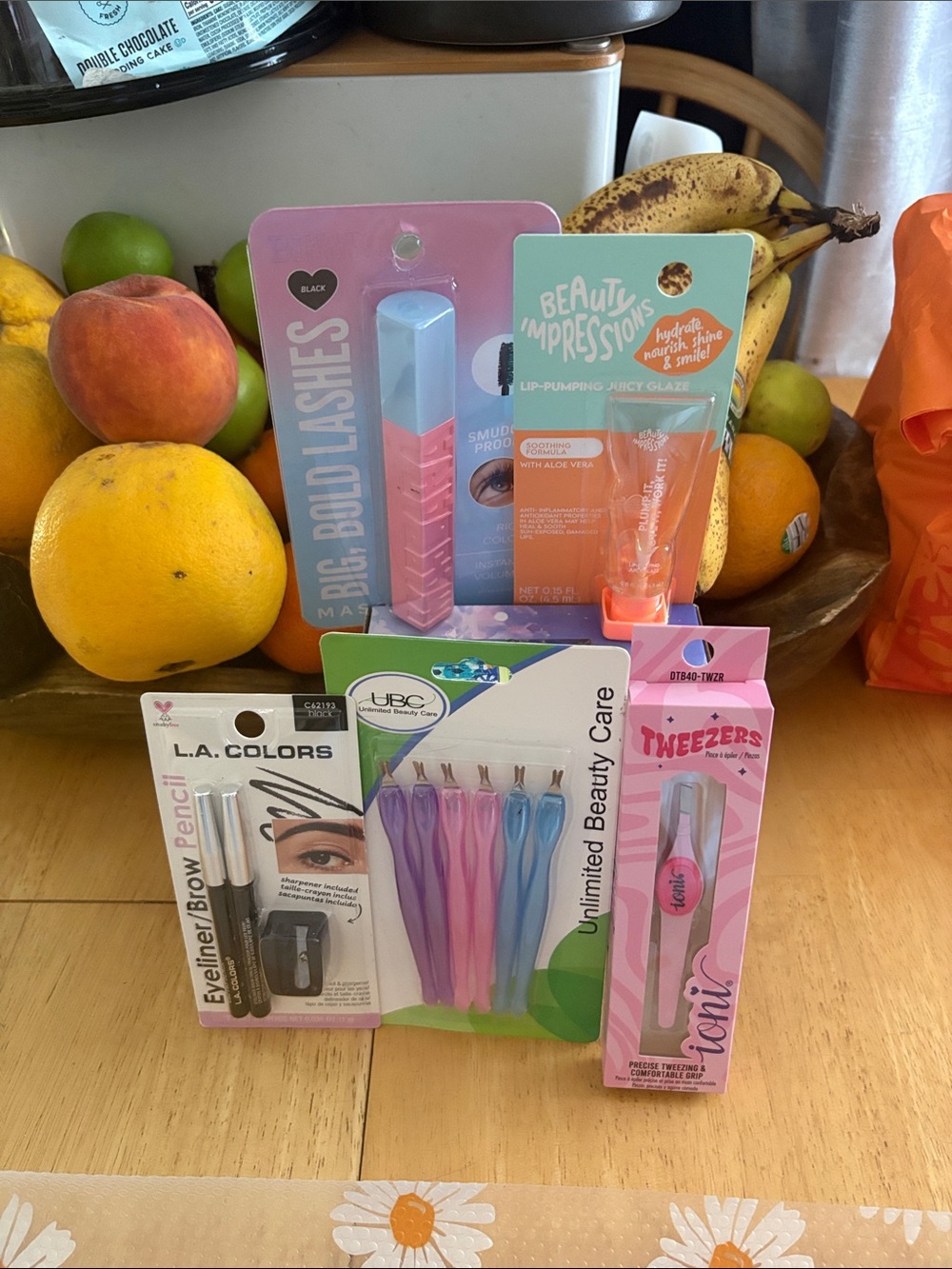 L.A. Colors Eyeliner & Pink Beauty Tools Set